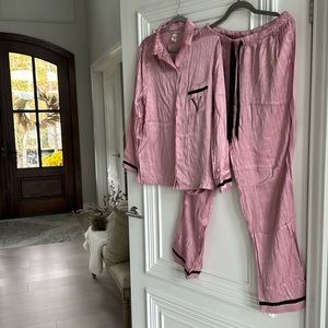 VICTORIA'S SECRET Satin Pajama Set M NWOT